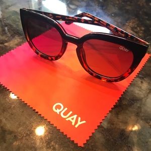 QUAY •NWOT• Sunglasses